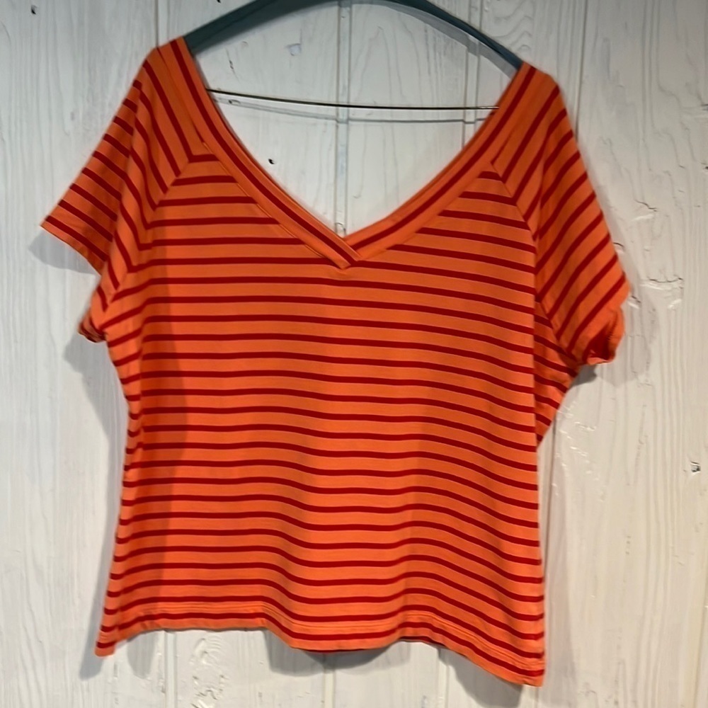 St. John's Bay V Neck Short Sleeve Tee Shirt XL
